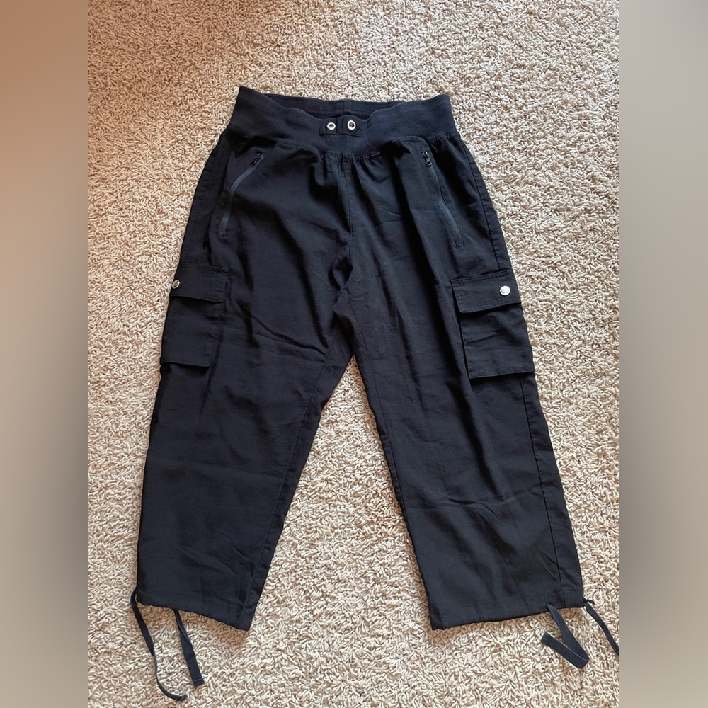MoFiz black cargo capri pants, size Large